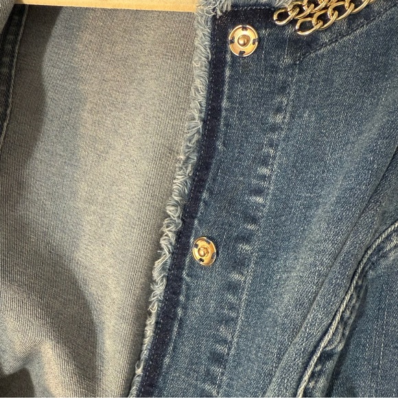 Chico’s Denim Jacket Balzer with Chain and Pearl Accent Details Size 1 Small - Picture 8 of 9